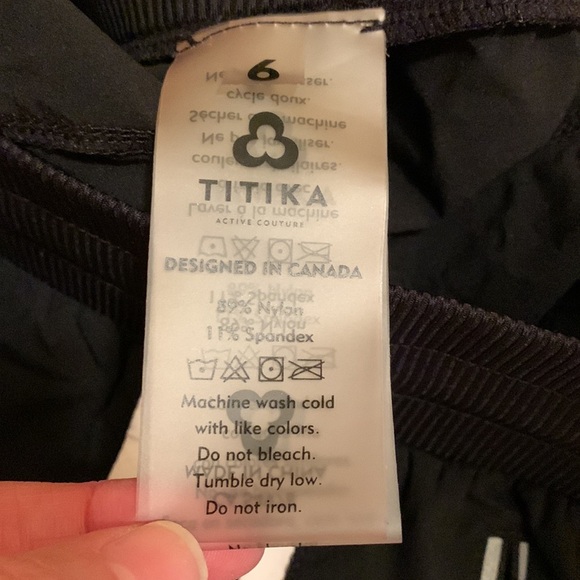 Titika Logo shorts with adjustable tie waist - Picture 6 of 8